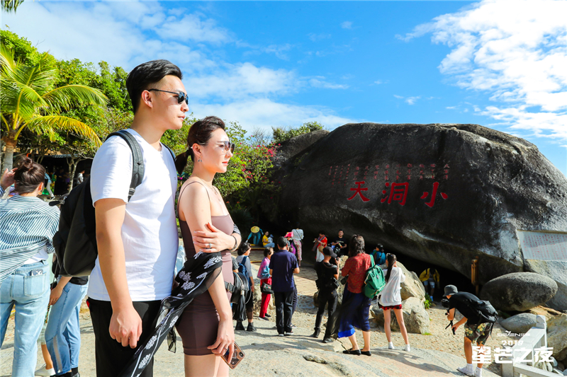 網(wǎng)紅暢游大小洞天打卡首屆三亞國際花卉旅游節(jié) (3)